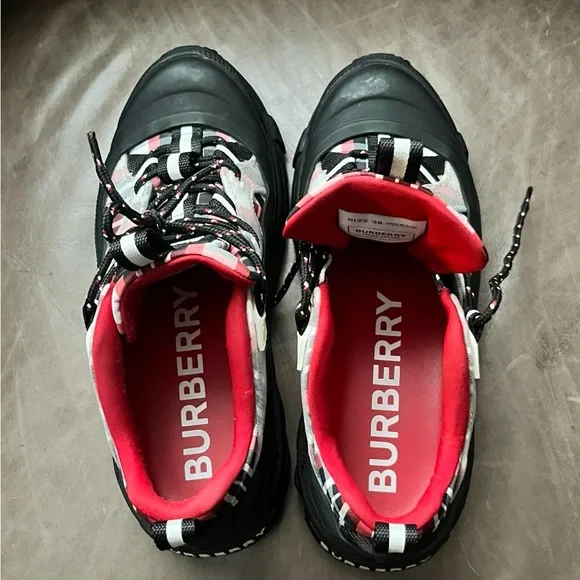 Stylish Plaid Sneakers with Red Accents - Picture 10 of 10